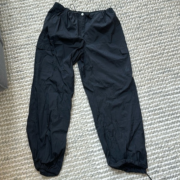 Vintage Black or Gray Cargo Windbreakers Pants NWT 🆕🖤 XL - Picture 1 of 4